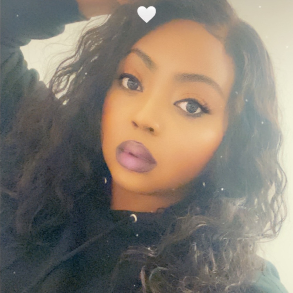 Meet your Posher, Kiana